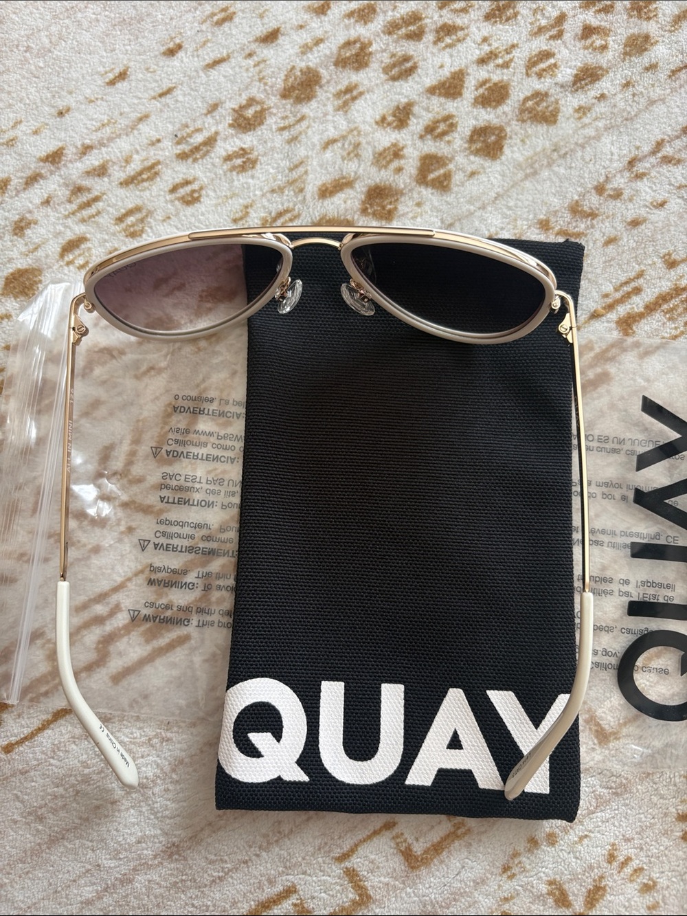 Quay Sunglasses - Picture 3 of 3